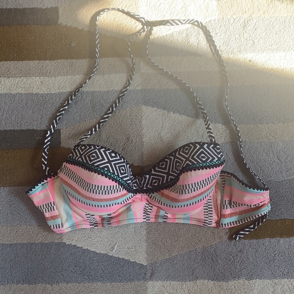 Bathing suit tops - Picture 2 of 5